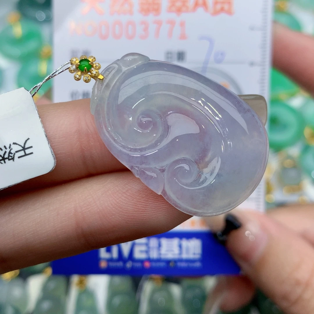 翡翠18K金镶嵌颈饰如意