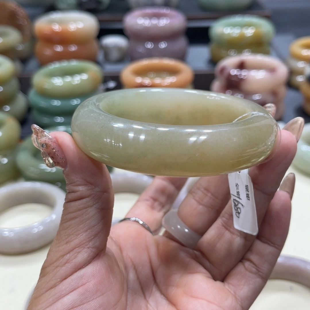 未镶嵌手镯石英岩玉