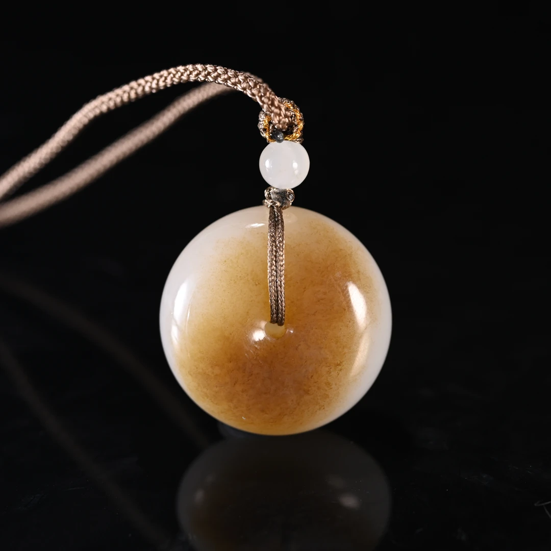 LOT8811 和田玉挂坠/保利