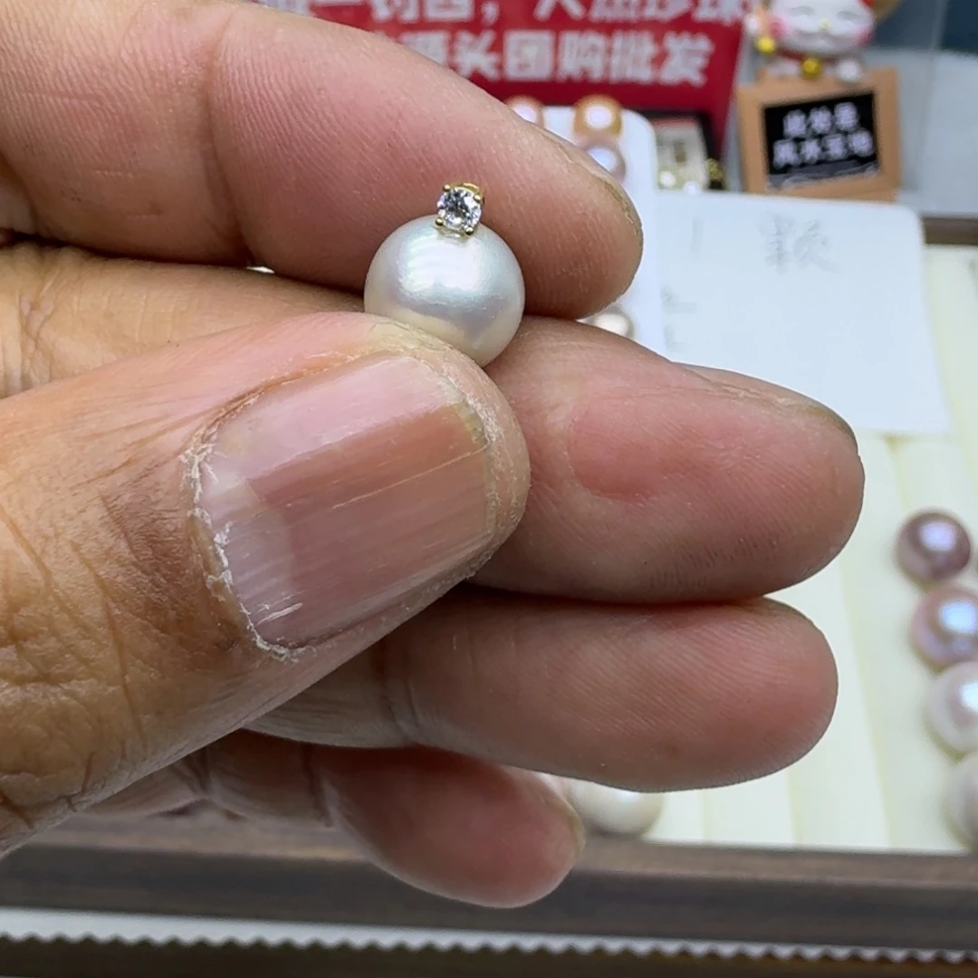 미***고18K金镶嵌海水珍珠颈饰