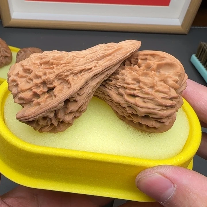 自***进文玩核桃吊坠坐佛