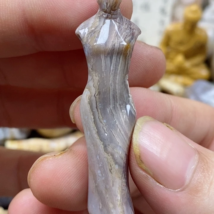 颈饰未镶嵌硅化珊瑚（珊瑚玉）有瑕