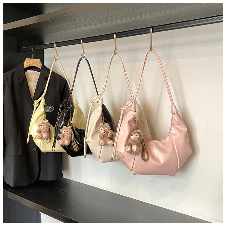 时尚超火褶皱小包包女2025新款流行百搭单肩腋下包斜挎饺子包