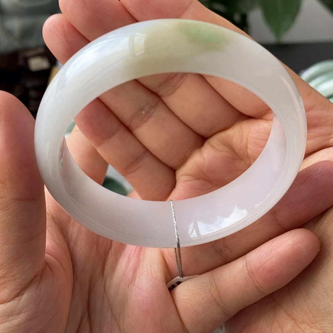 翡翠手镯未镶嵌天然