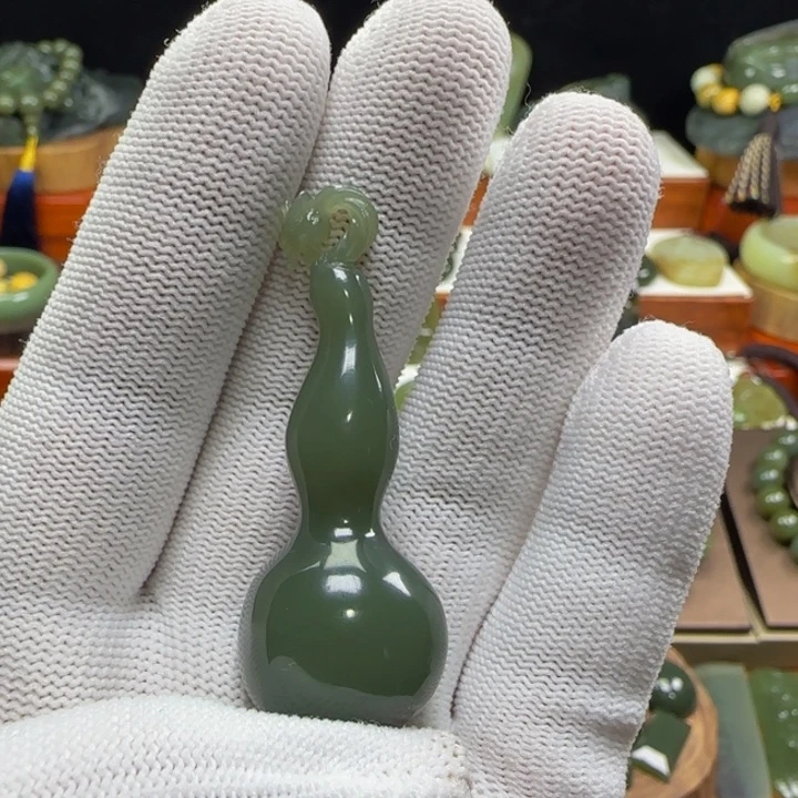 庆***颈饰未镶嵌岫岩老玉（透闪石质玉）