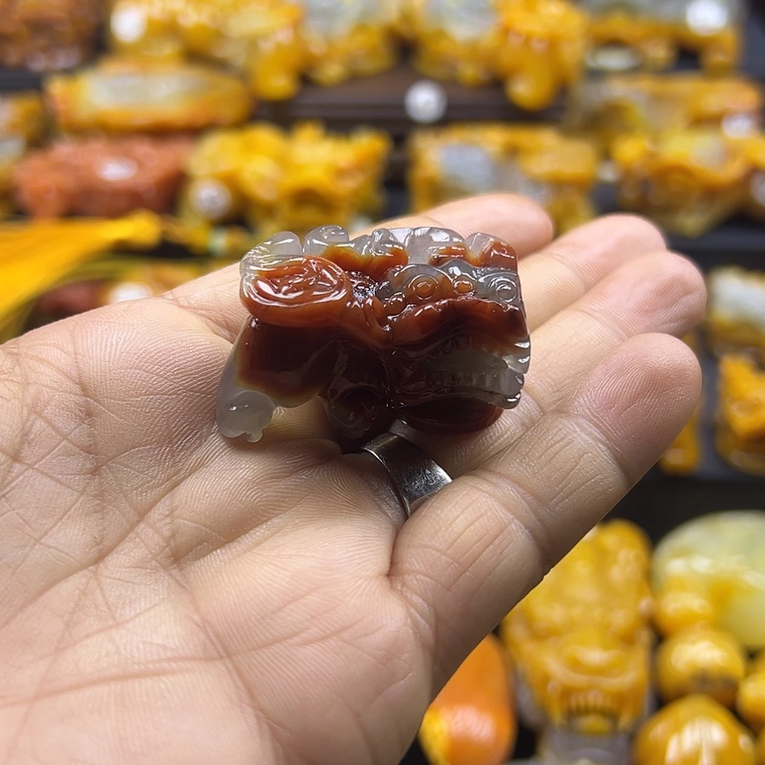 石英质玉（黄龙玉）未镶嵌颈饰