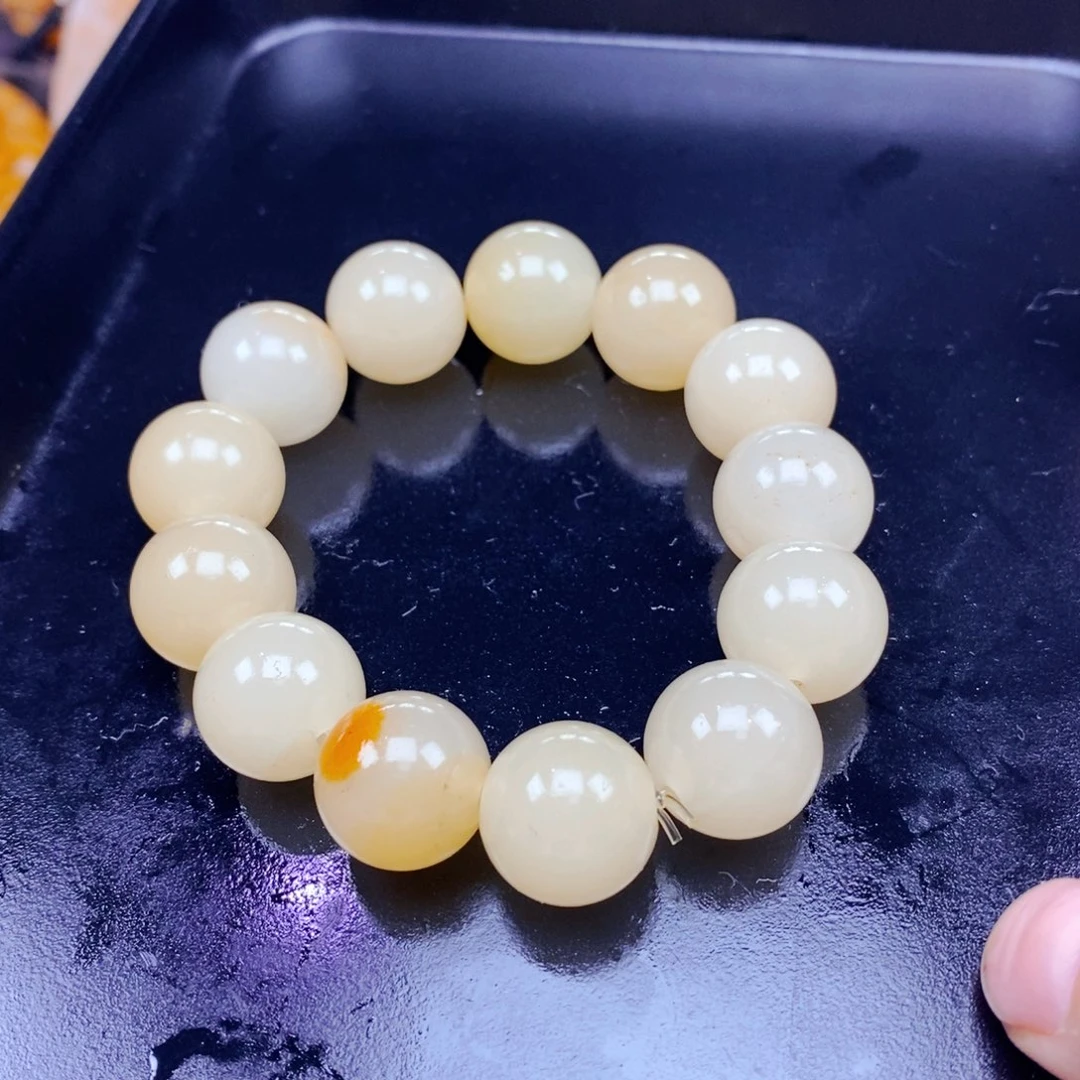 石英质玉（黄龙玉）未镶嵌颈饰