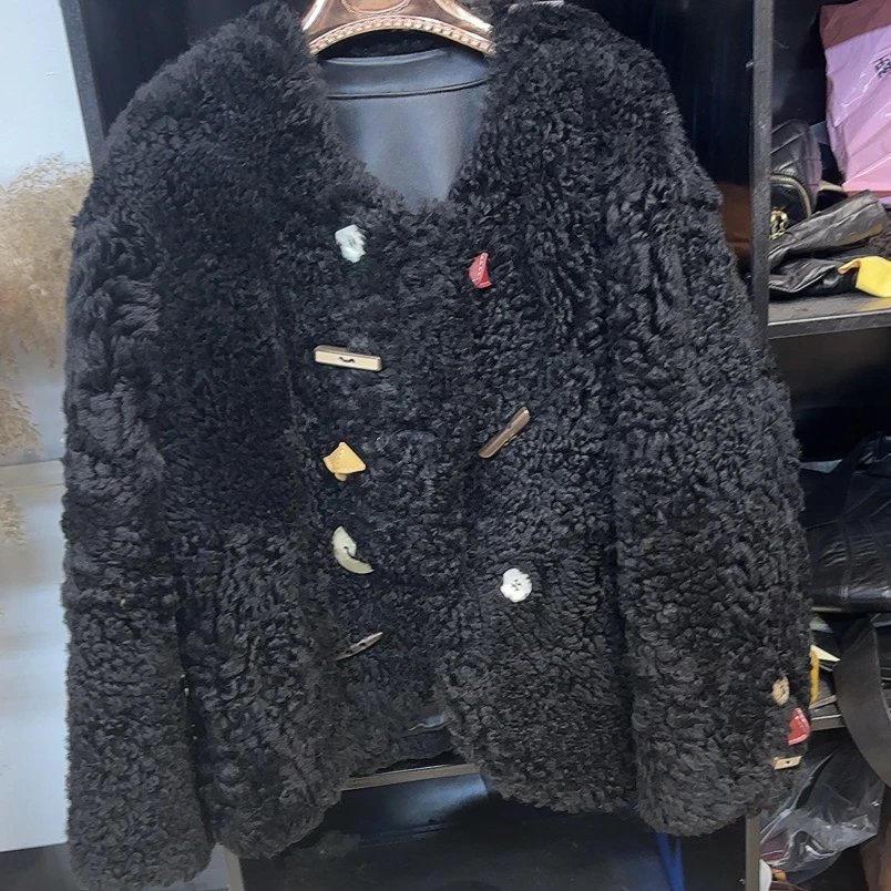 福利品托卡皮毛一体圆领阔版多彩扣皮草外套