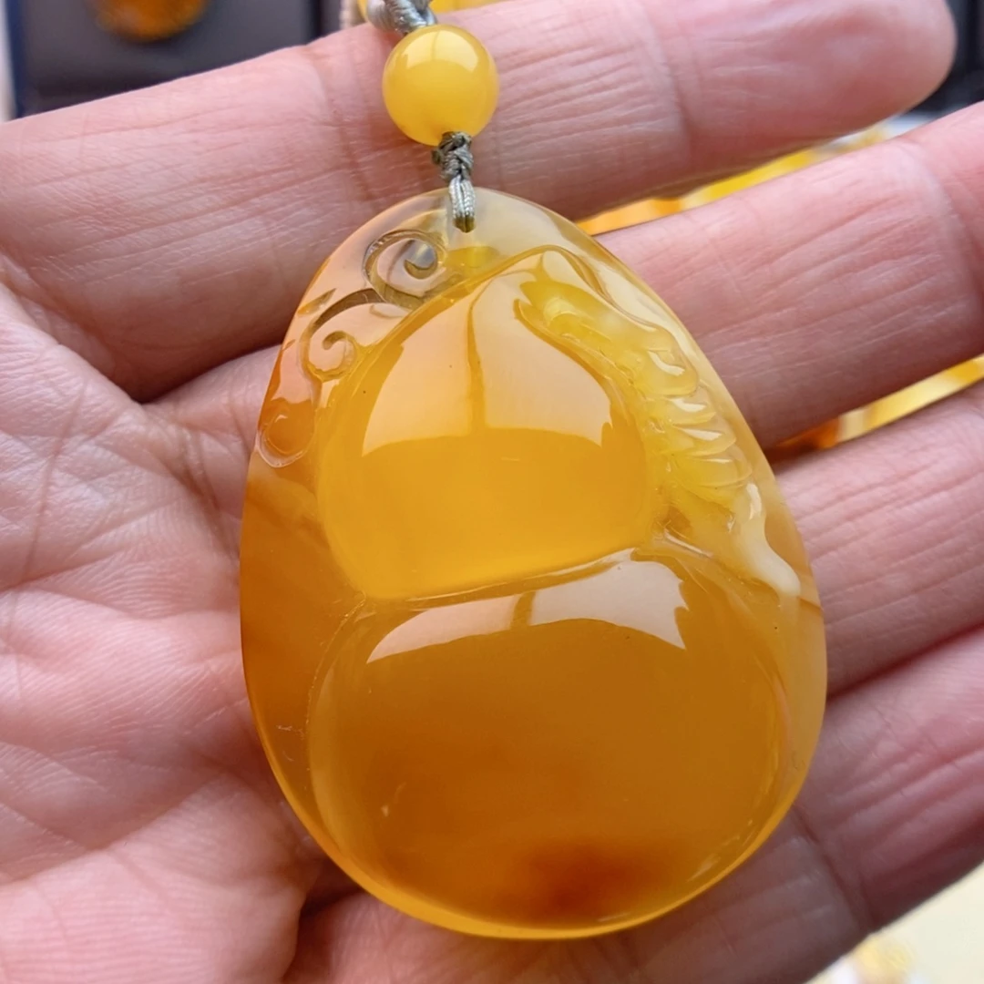 琥珀颈饰未镶嵌葫芦