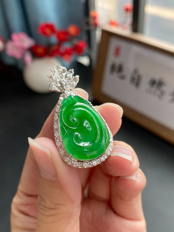天然翡翠18K金镶嵌满绿如意吊坠（不含链）