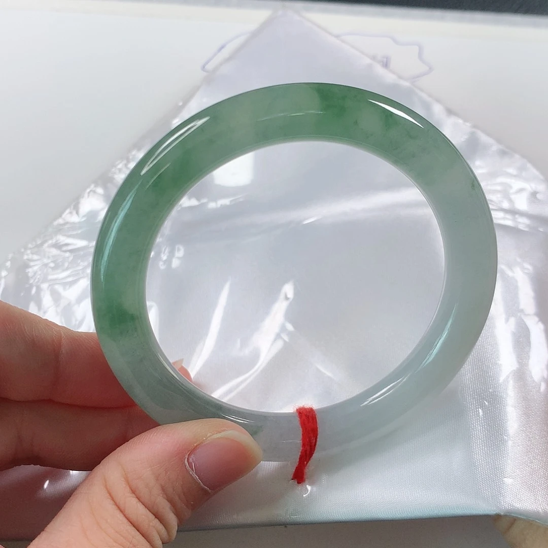 翡翠手镯（圆镯）未镶嵌①⑧①