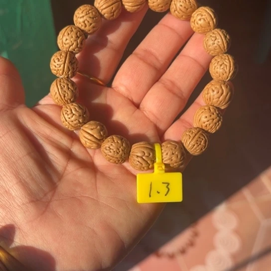 木质野生桃核手串