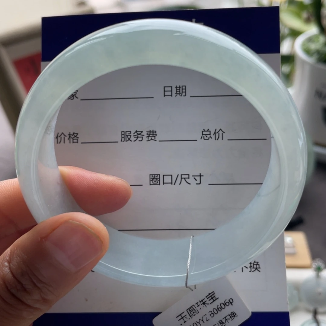 翡翠手镯未镶嵌冰晴