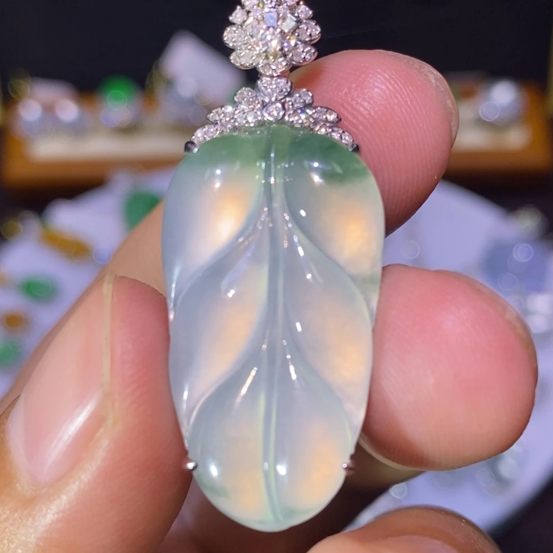 【闪购商品】吊坠(不含链)18K金镶嵌翡翠