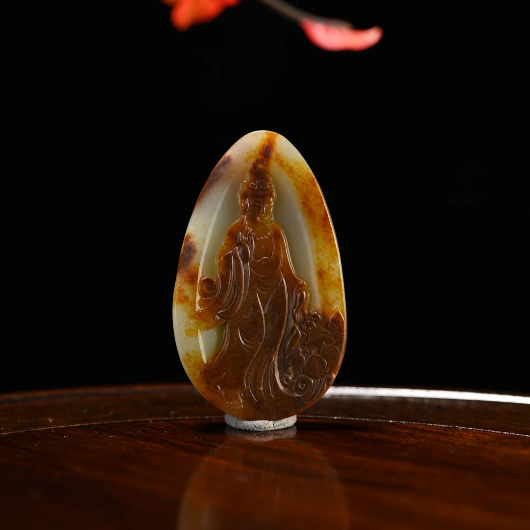 Lot8830 HP6802294和田玉观音挂件（籽）/杭拍