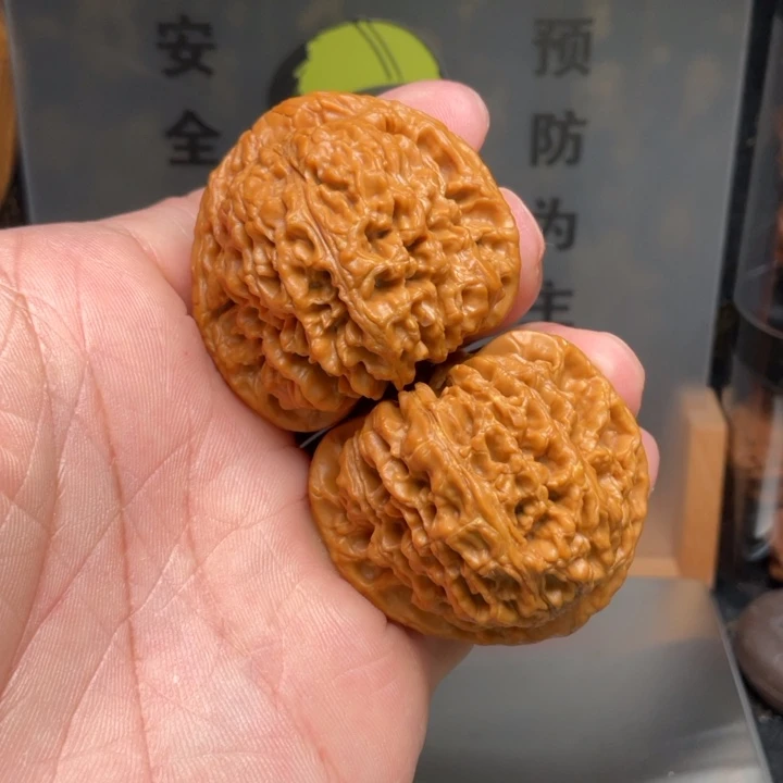 吊坠文玩核桃南疆石42全品有黄