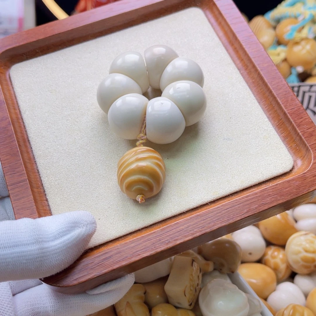 吊坠白玉菩提B25mm/6颗象牙果白色蒜瓣微瑕