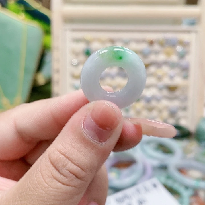 翡翠手镯未镶嵌天然翡翠