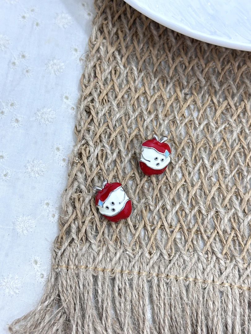 卡通甜美可爱苹果小狗耳钉女小众设计感时尚气质少女风个性耳环