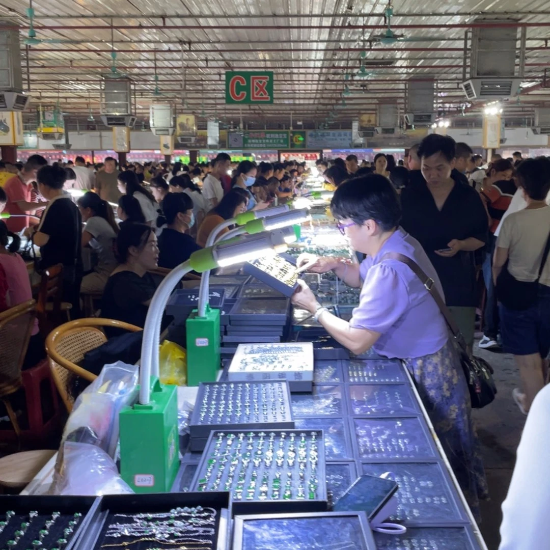 定制翡翠未镶嵌源头市场