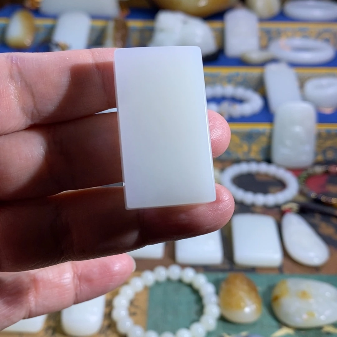 像***看和田玉未镶嵌颈饰