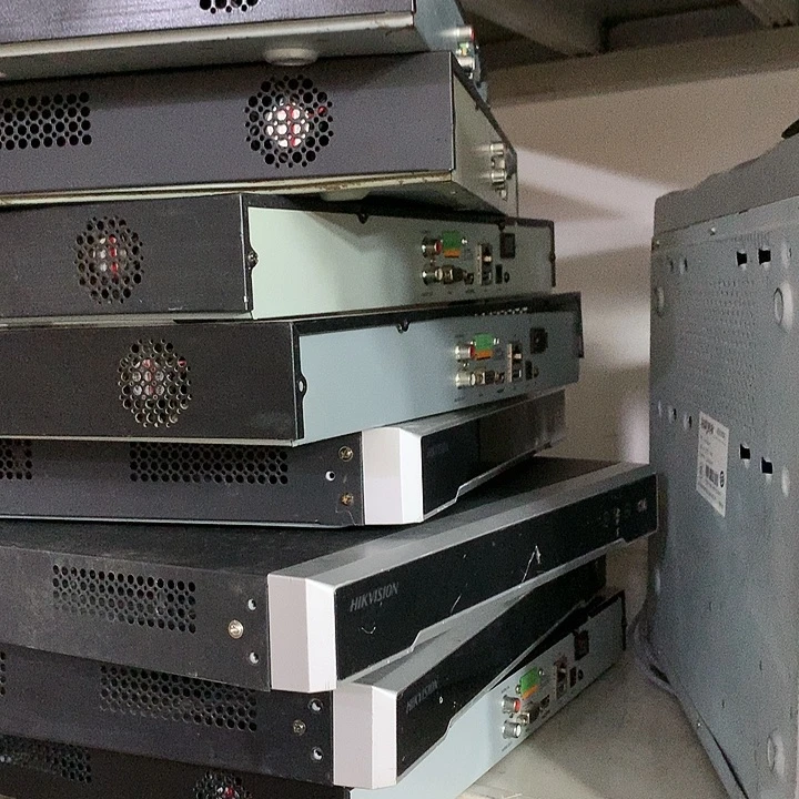 99新海康威视8路智脑录像机不带硬盘