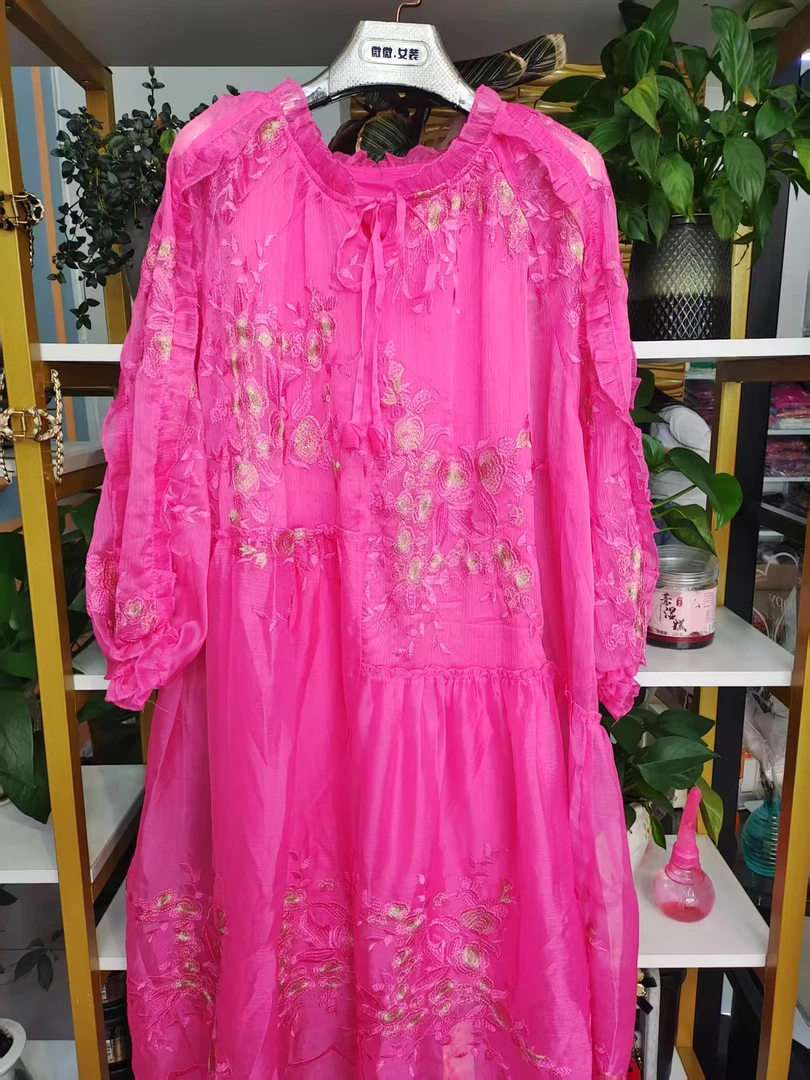 5690新款时尚重工刺绣连衣裙