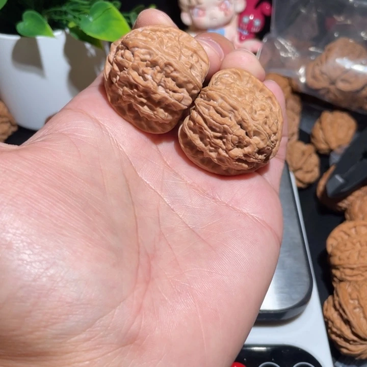 文玩核桃吊坠37+白狮子