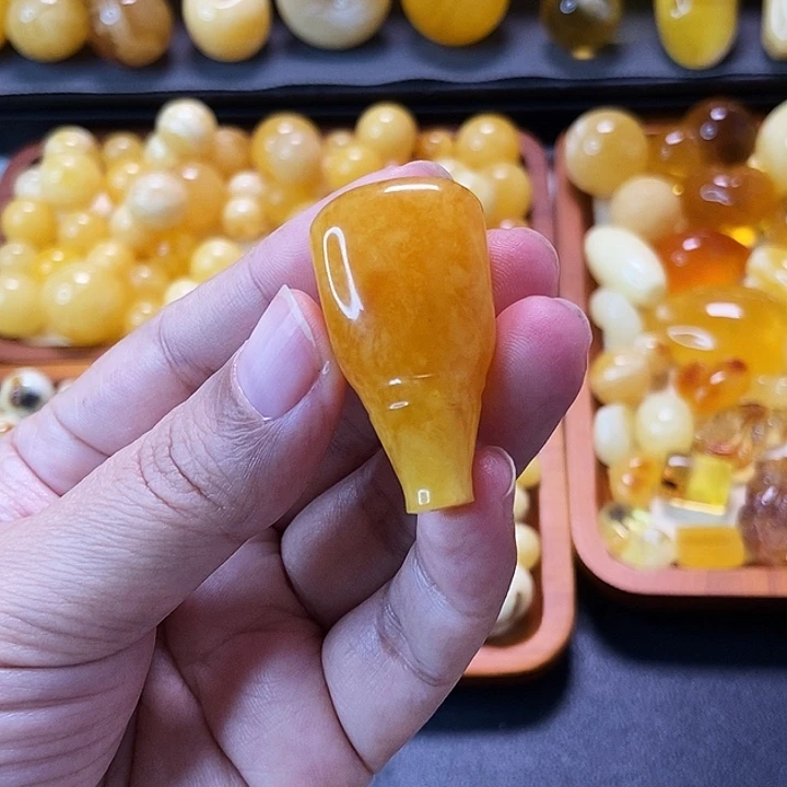 琥珀未镶嵌颈饰天然蜜蜡