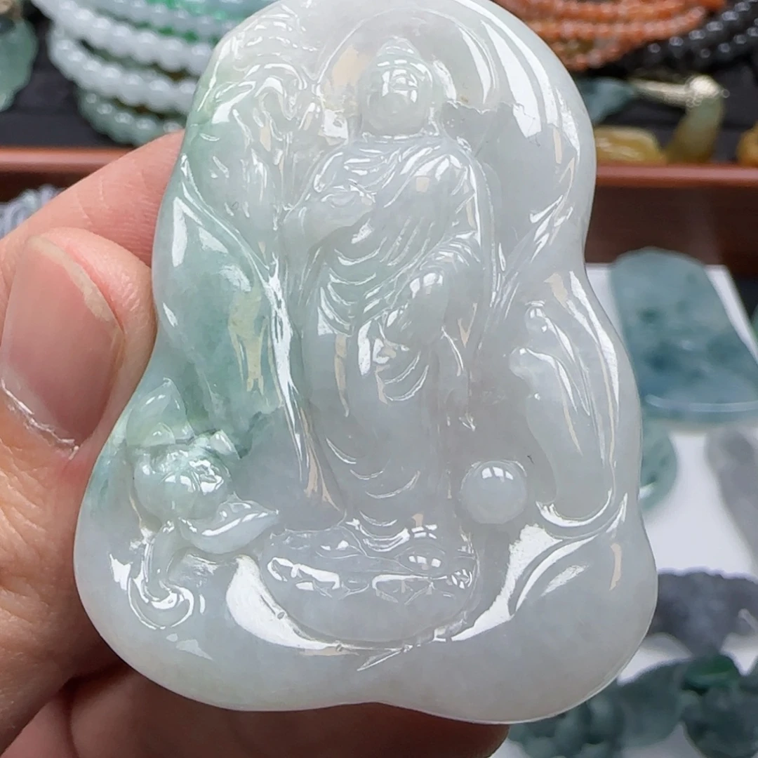颈饰未镶嵌翡翠观音