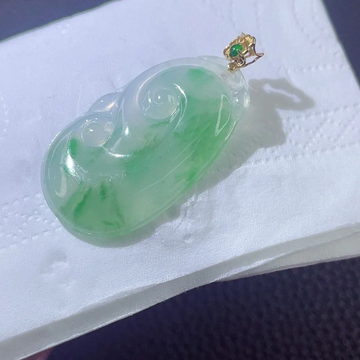 翡翠颈饰18K金镶嵌翡翠