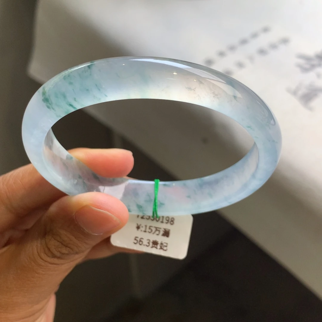 翡翠手镯未镶嵌一手-起强光飘花贵妃手镯