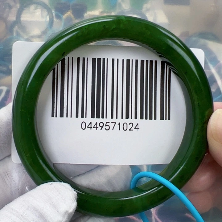 子***辰和田玉未镶嵌手镯微瑕61.7