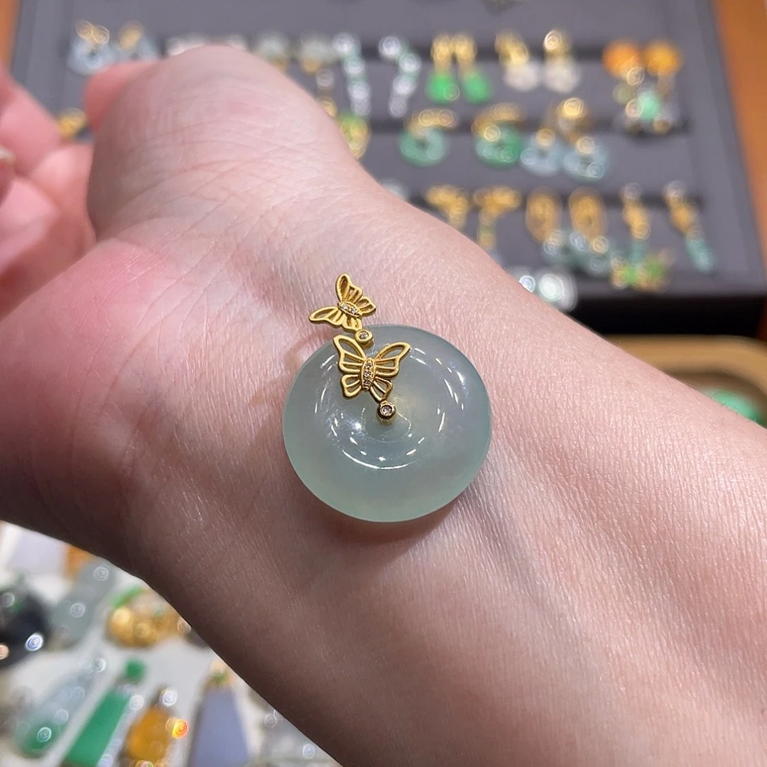 翡翠颈饰18K金镶嵌冰平安扣