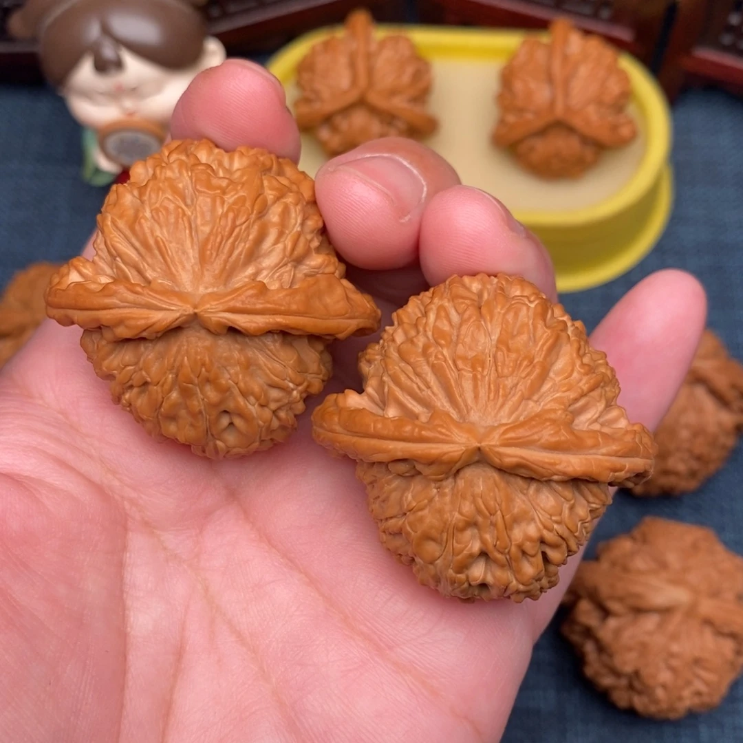 把件文玩核桃全品红皮白狮子43