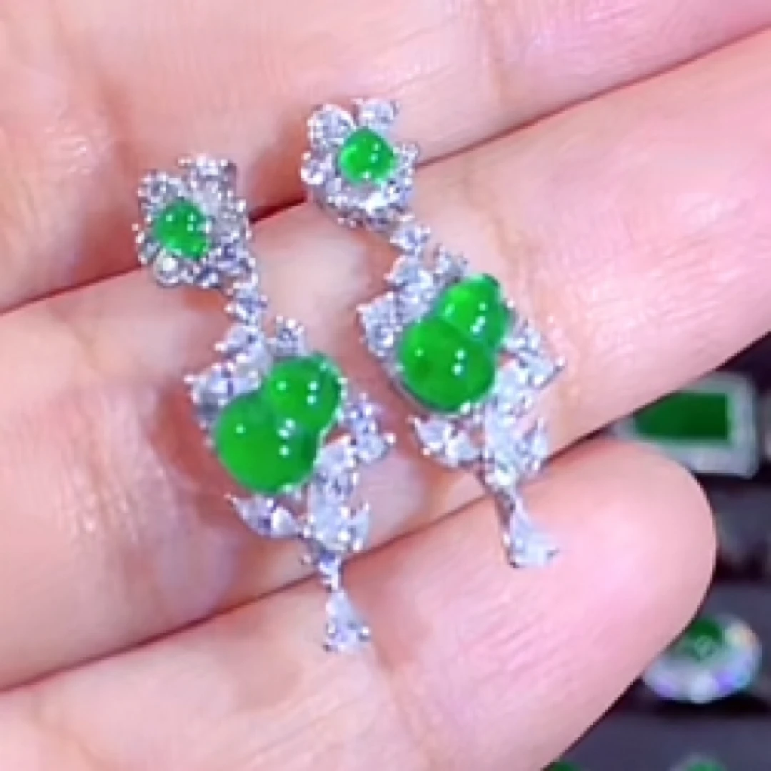 天然A货翡翠冰绿葫芦耳钉
