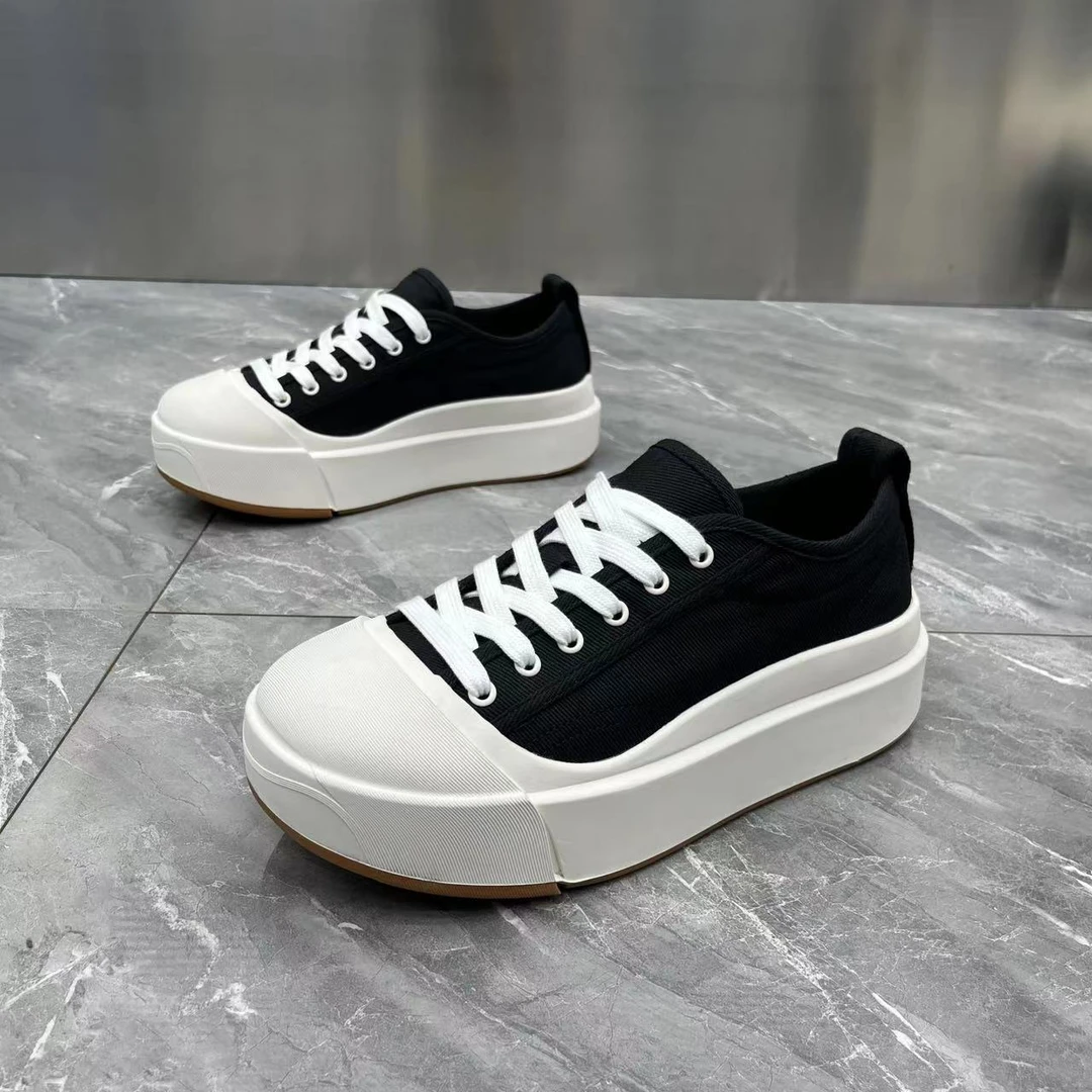 2025夏季新款厚底真皮低帮面包鞋时尚舒适百搭系带透气个性小白鞋