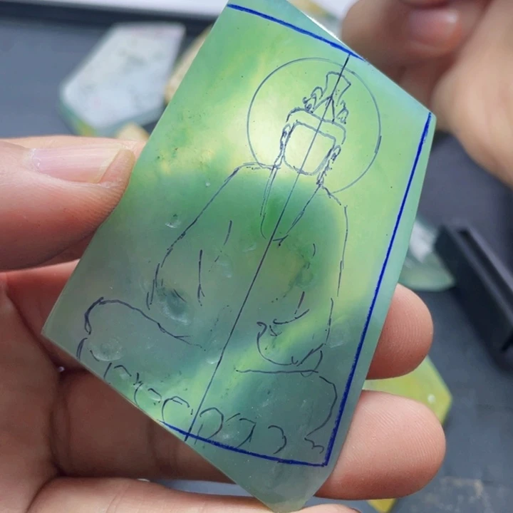 定制翡翠未镶嵌包工人物