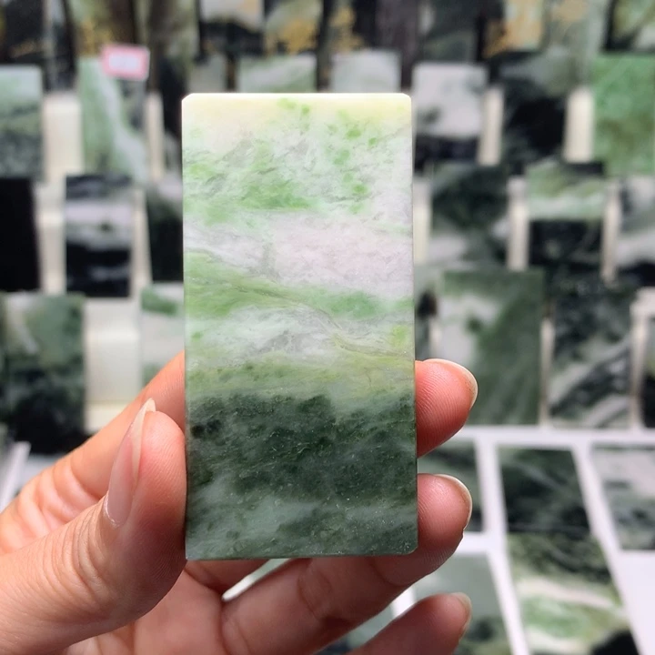 独山玉颈饰未镶嵌