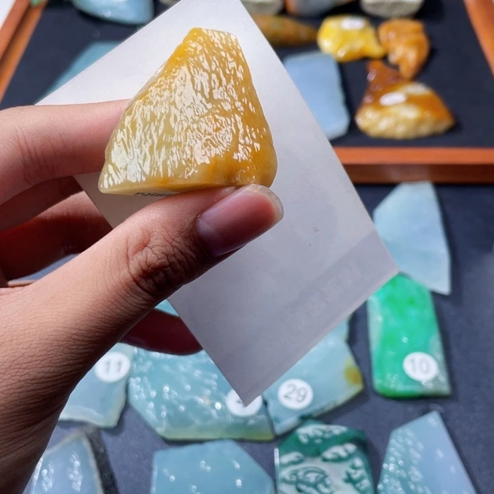 未镶嵌定制翡翠特色黄翡料