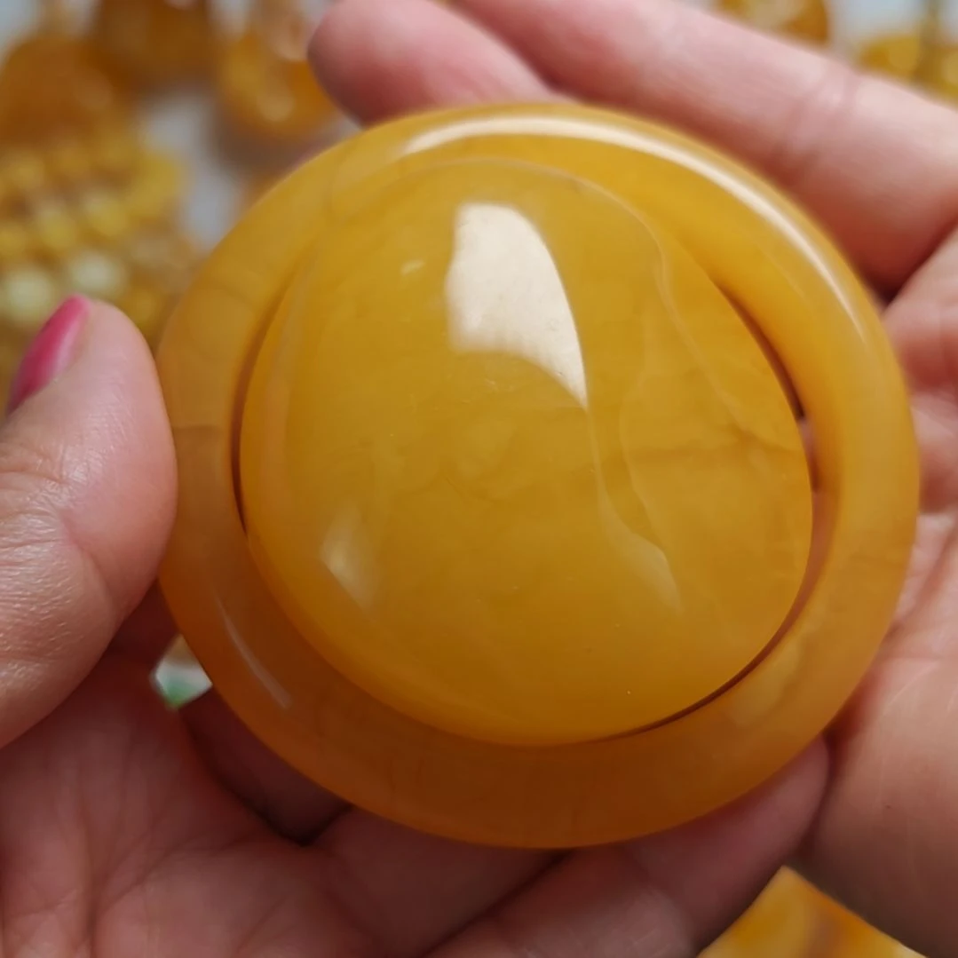 未镶嵌蜜蜡手镯手镯56。