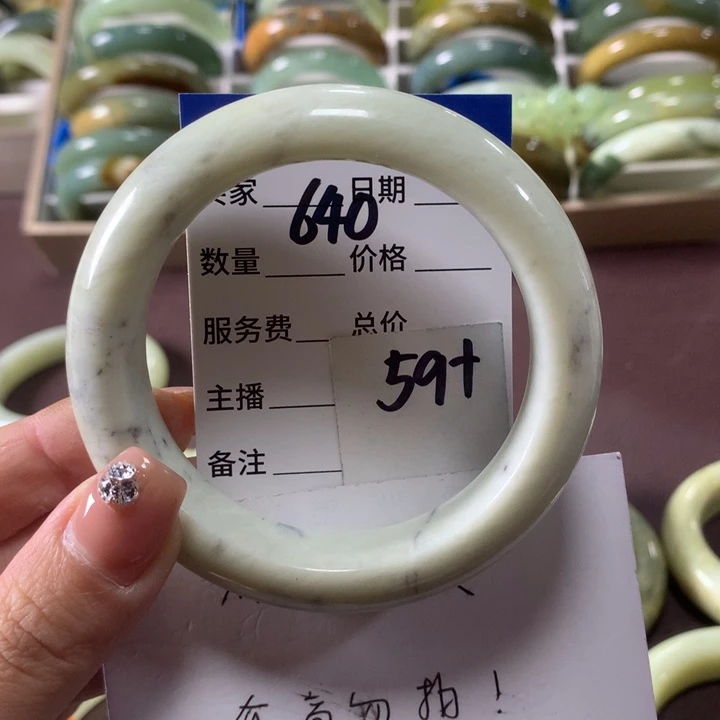 蛇纹石玉未镶嵌手镯640