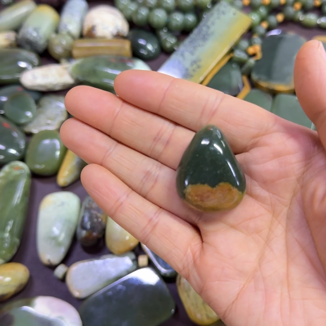 岫岩河磨玉（透闪石质玉）未镶嵌颈饰