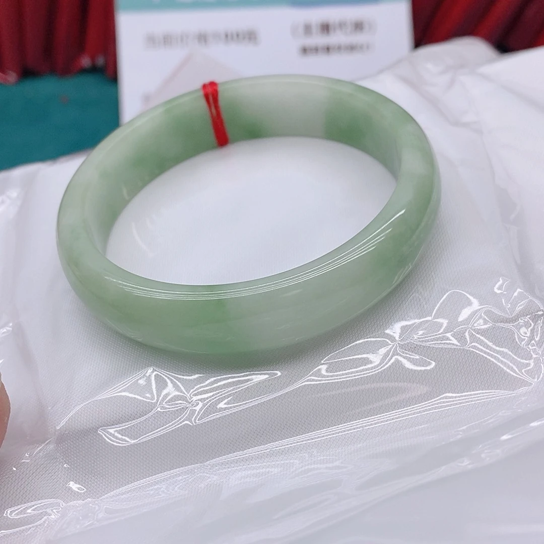 翡翠手镯未镶嵌.*.96666666666