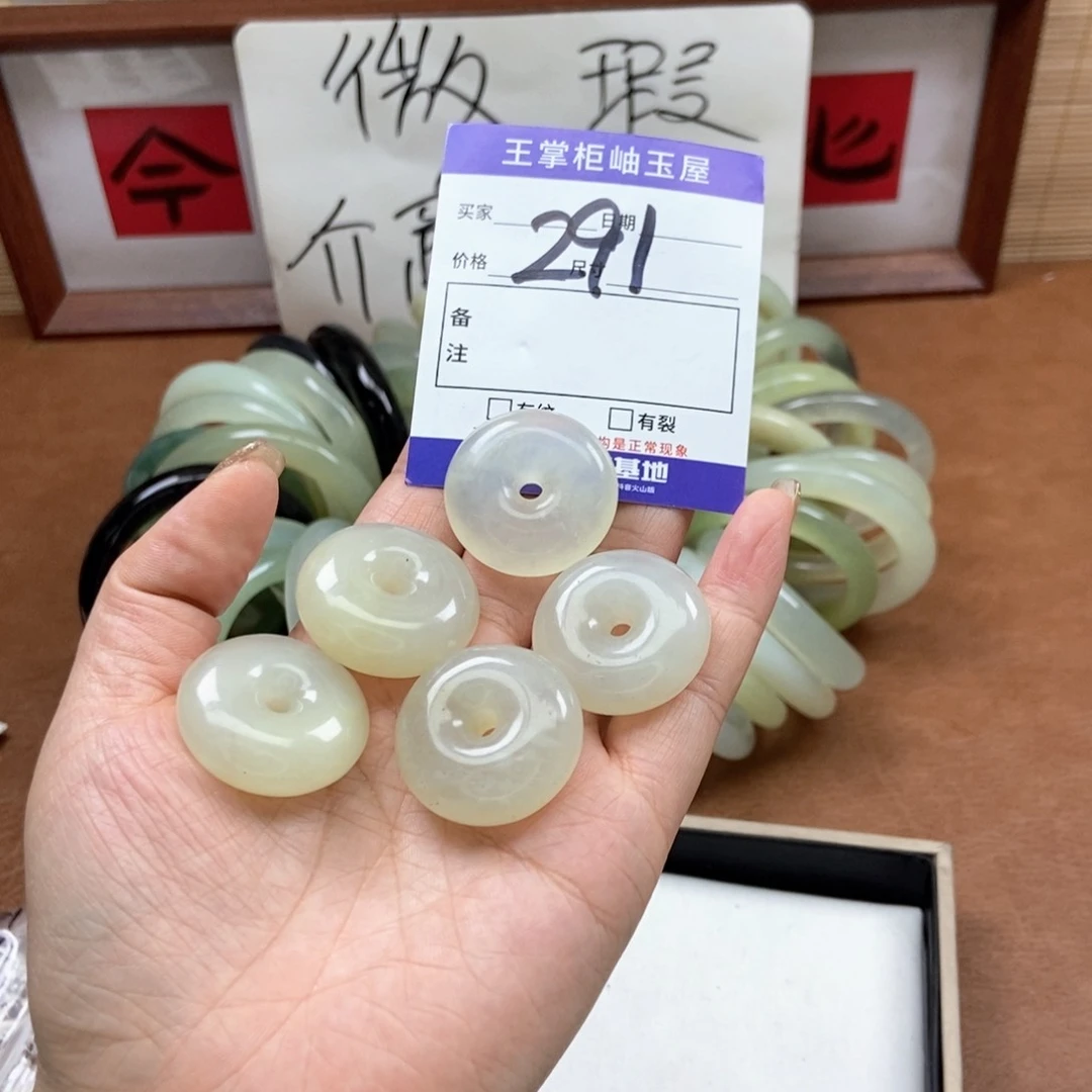 岫玉吊坠吊坠未镶嵌多样性，发一个