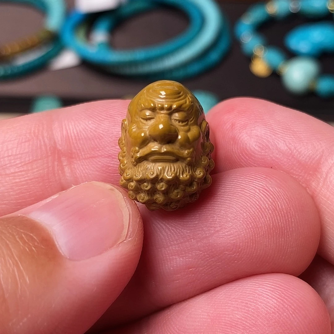 绿松石未镶嵌颈饰