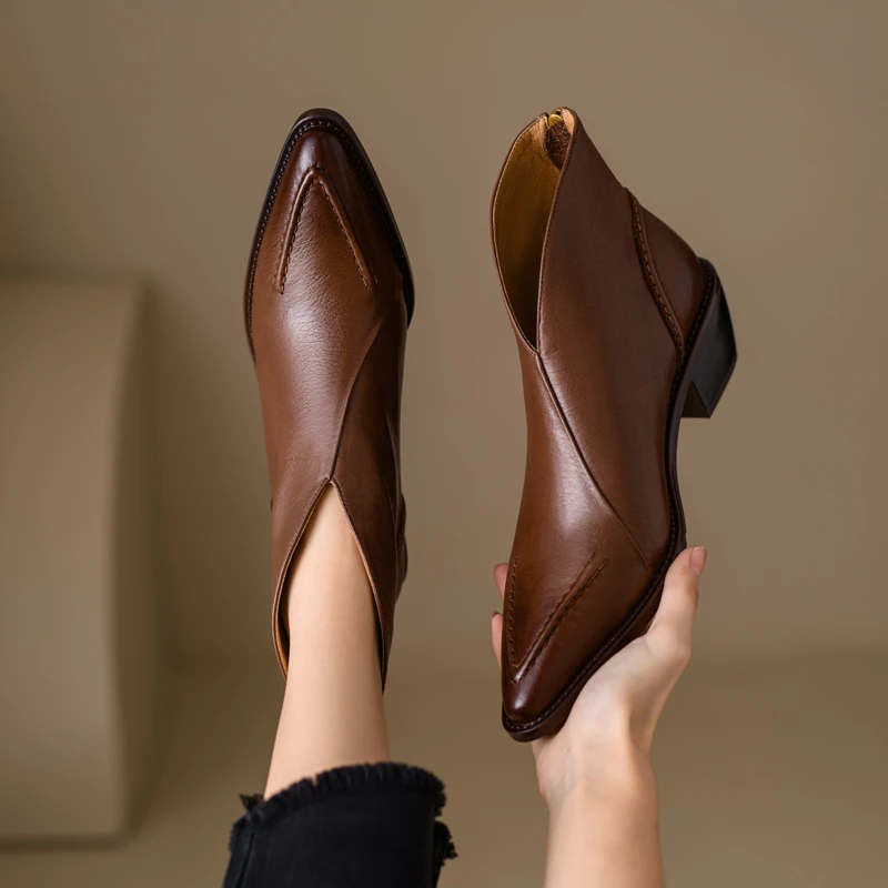 英伦风复古棕色马丁靴女春秋单靴子女真皮中跟尖头粗跟短靴及踝靴