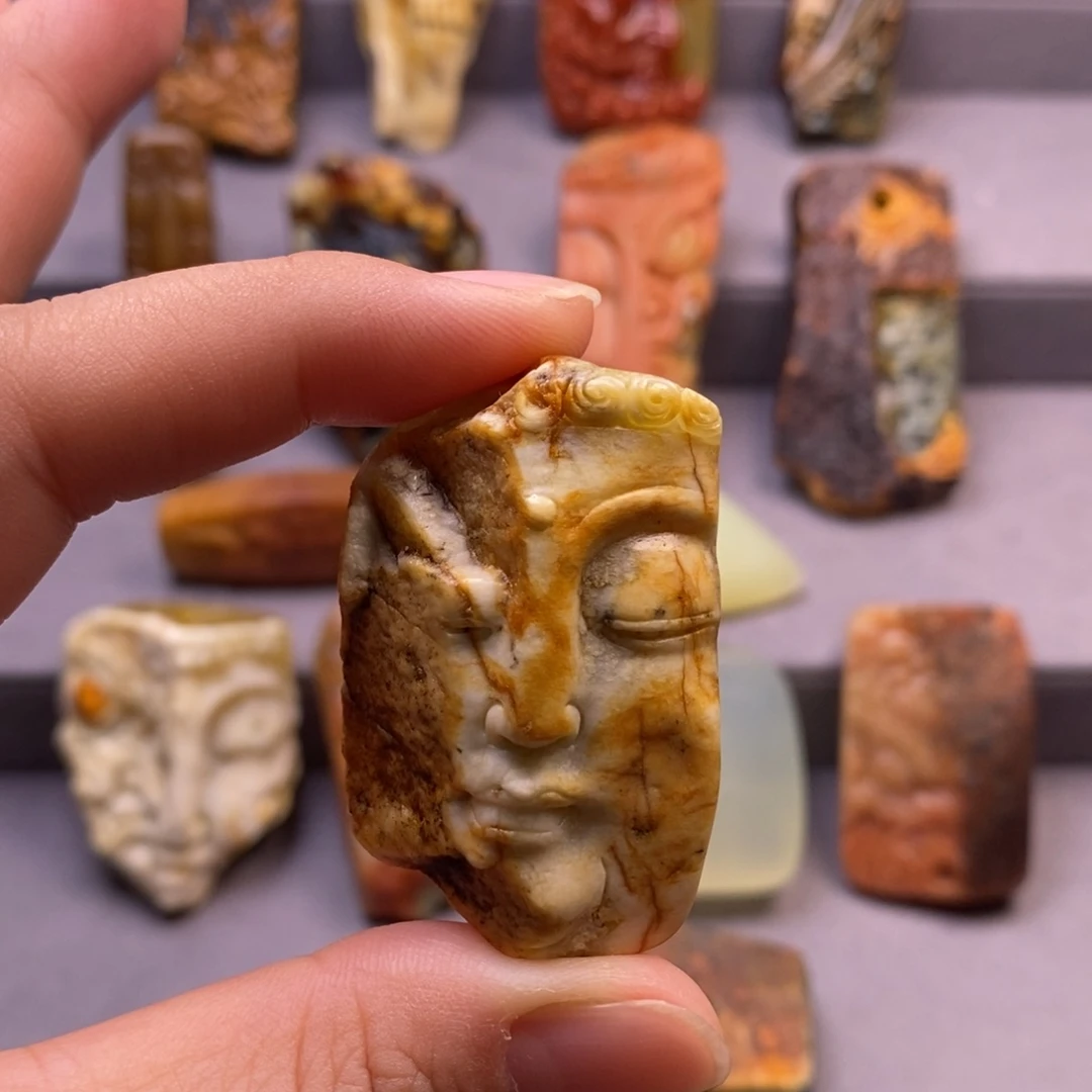 摄***楠岫玉未镶嵌颈饰挂件