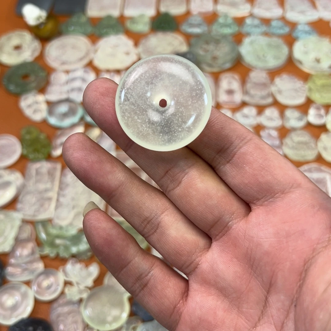 V***.蛇纹石玉未镶嵌颈饰