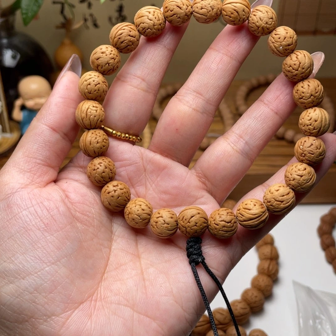 杨****10.7野生小黄桃桃核手持